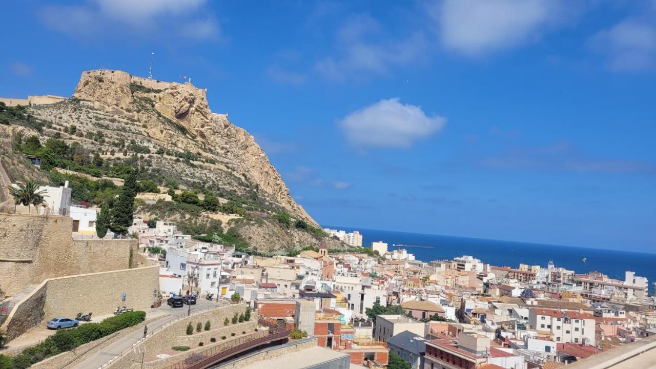 Corazon De Alicante Con Vistas Al Mar Y Al Castillo Zewnętrze zdjęcie