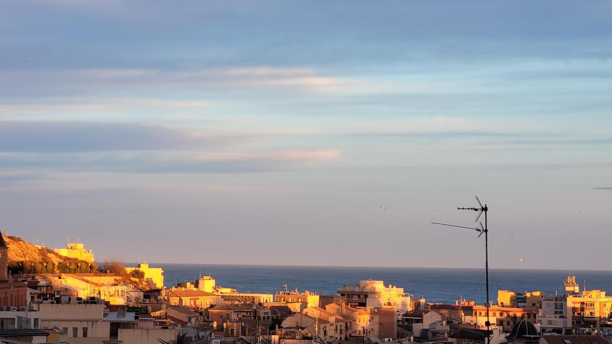 Corazon De Alicante Con Vistas Al Mar Y Al Castillo Zewnętrze zdjęcie